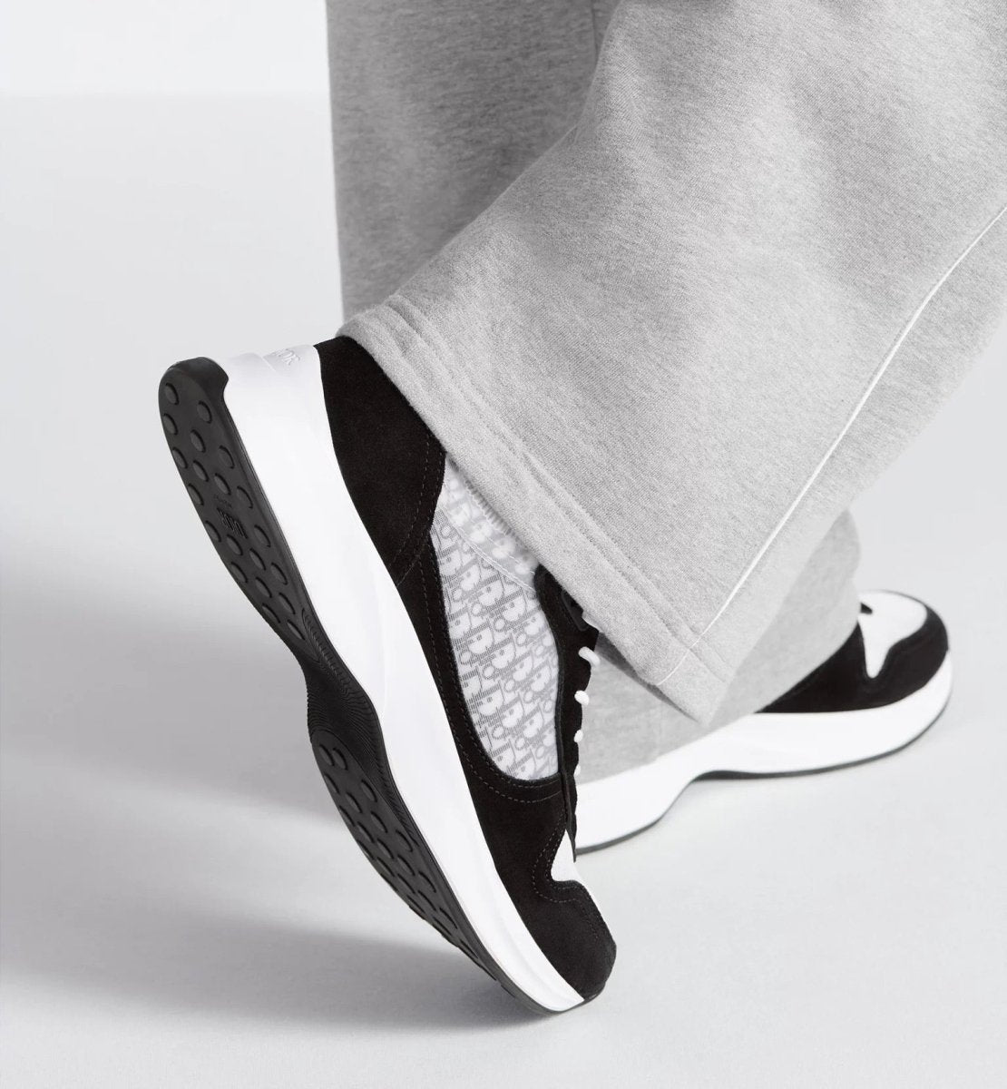 'B25' Sneaker - Style Outlet