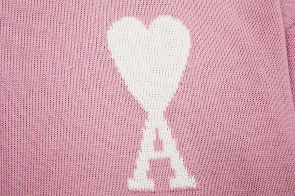 'Heart' - Sweater - Style Outlet