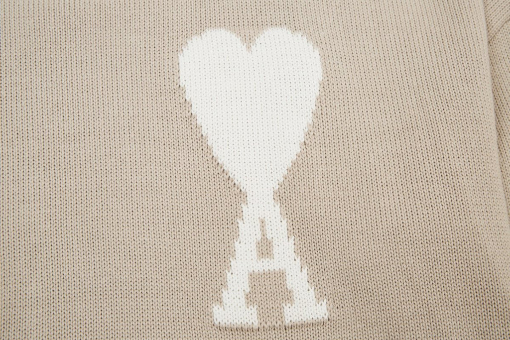 'Heart' - Sweater - Style Outlet