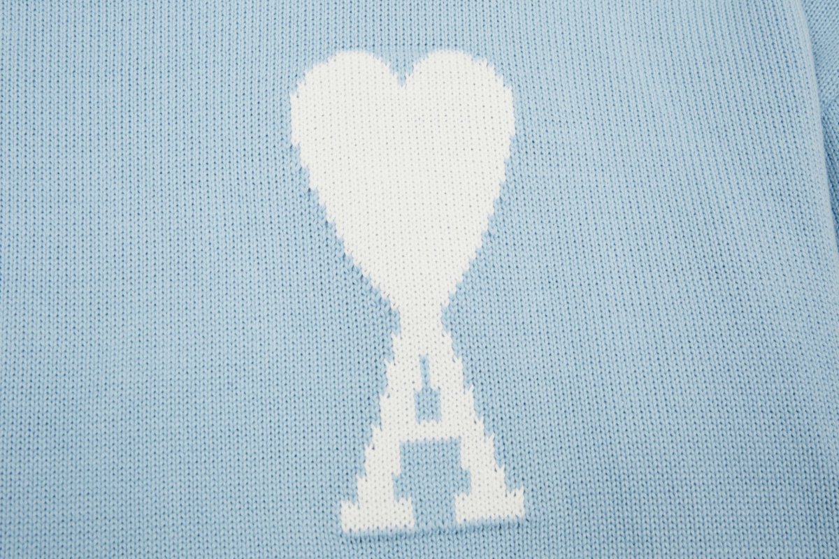 'Heart' - Sweater - Style Outlet