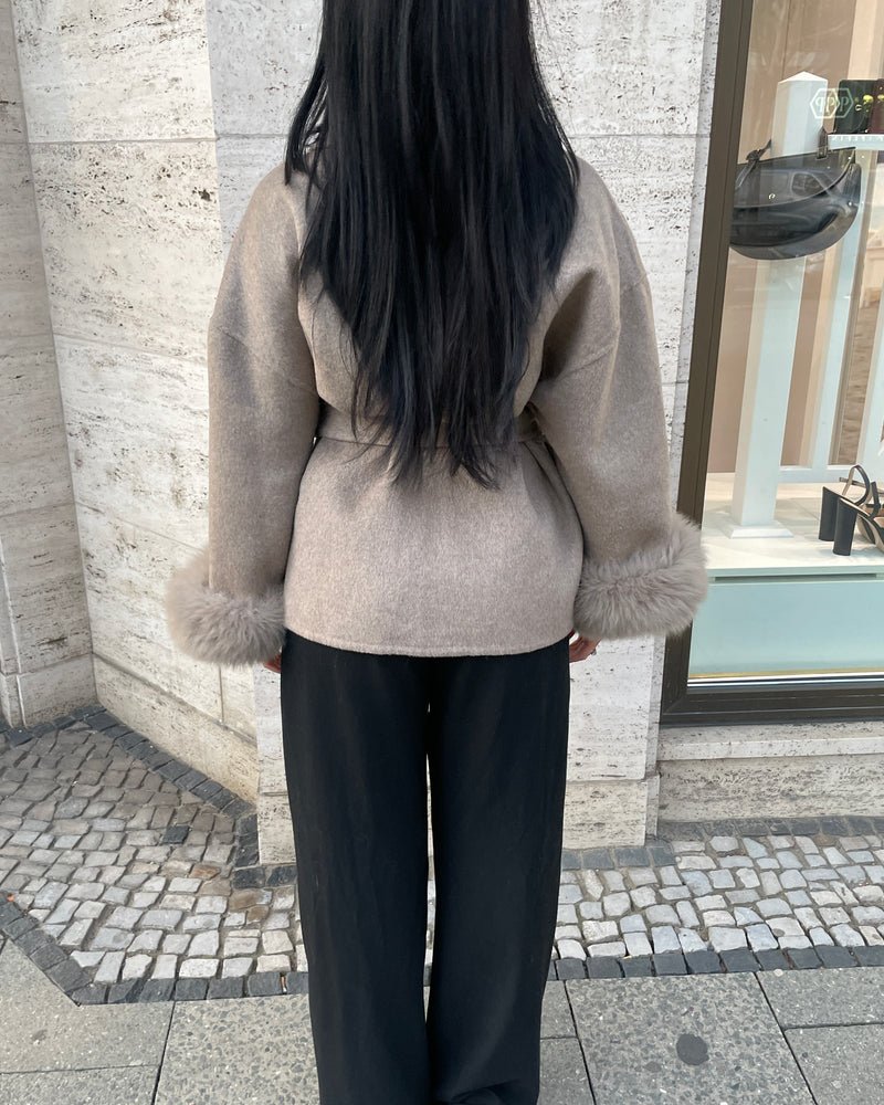 Kurzer Wollmantel mit Fellbesatz - Style Outlet